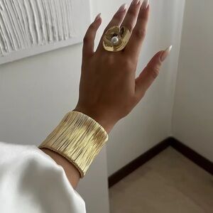 Zara Gold Pearl Swirl Jewelry Set